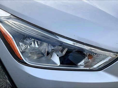 Used 2019 Nissan Kicks S image 27