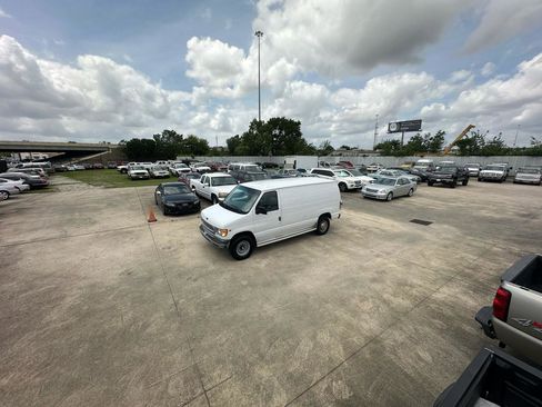 Used 2000 Ford E-350 and Econoline 350 Super Duty RWD image 36