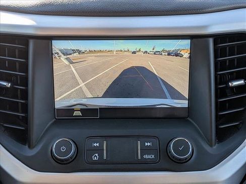 Used 2023 GMC Acadia SLT image 13