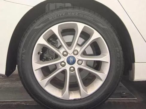 Used 2020 Ford Fusion SE FWD image 15