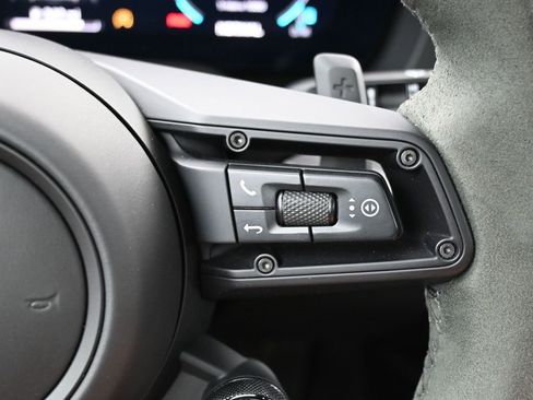 Used 2025 Porsche 911 Carrera image 25