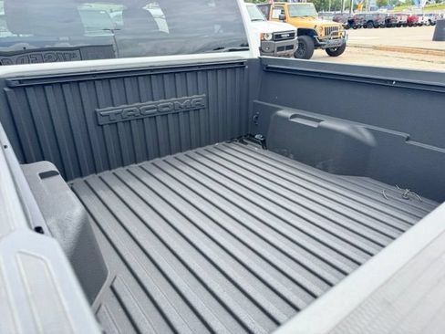 Used 2024 Toyota Tacoma SR5 AWD/4WD image 18