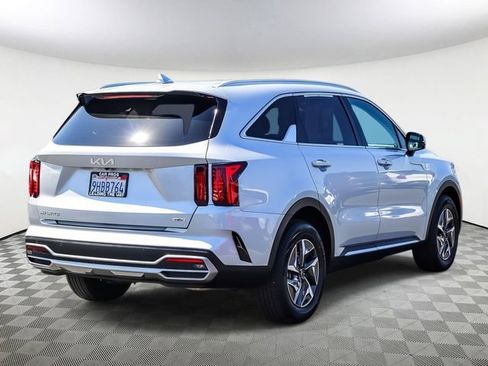 Certified 2023 Kia Sorento EX FWD image 6