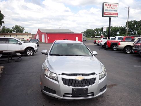 Used 2013 Chevrolet Cruze LT FWD image 2