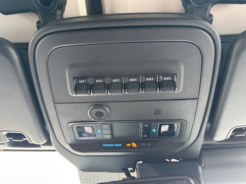 Used 2025 Ford Bronco Badlands image 20