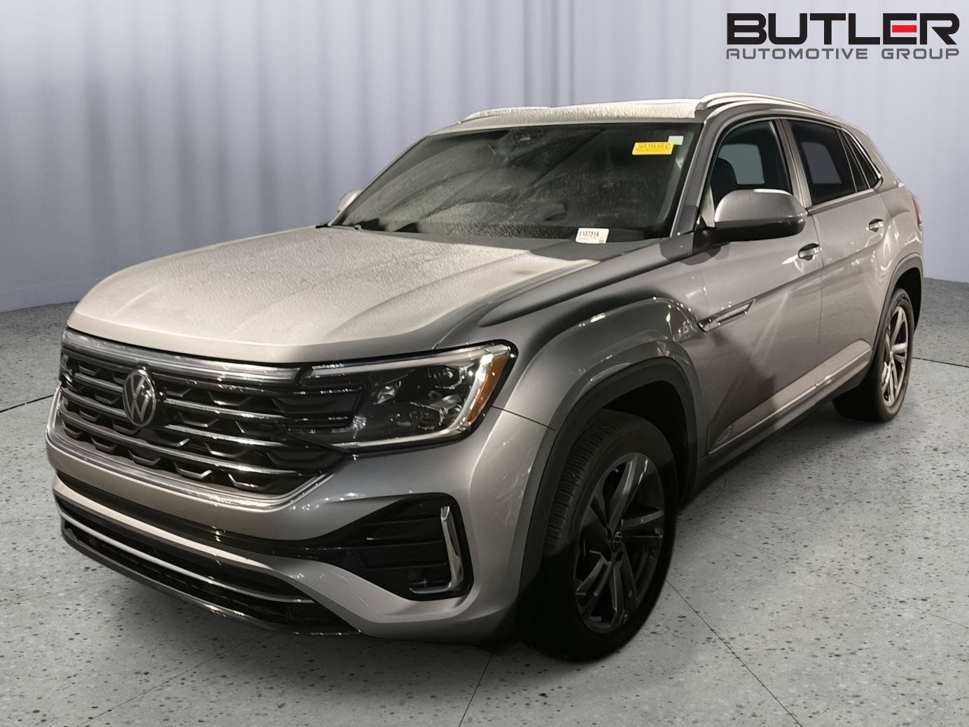Used 2024 Volkswagen Atlas Cross Sport SEL R-Line AWD/4WD image 2