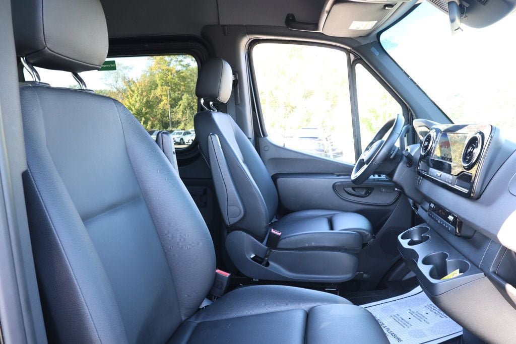 Used 2024 Mercedes-Benz Sprinter 2500 image 23