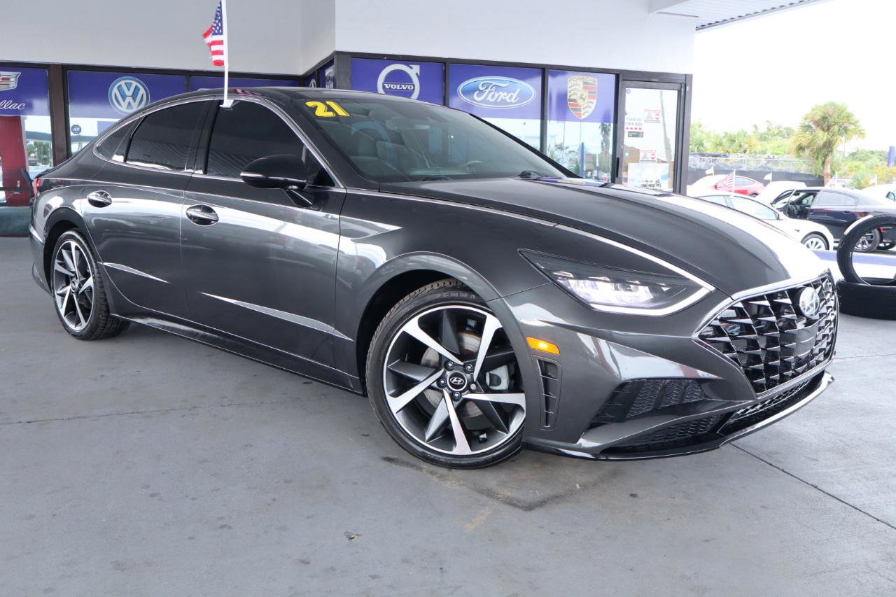 Used 2021 Hyundai Sonata SEL Plus w/ Tech Package FWD image 3