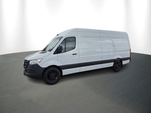Used 2025 Mercedes-Benz Sprinter 2500 image 2