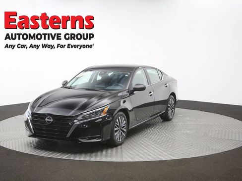 Used 2025 Nissan Altima 2.5 SV FWD image 55