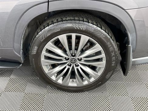 Used 2022 Toyota Highlander Platinum image 37