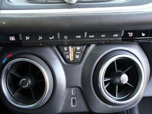 Used 2021 Chevrolet Blazer LT FWD image 28