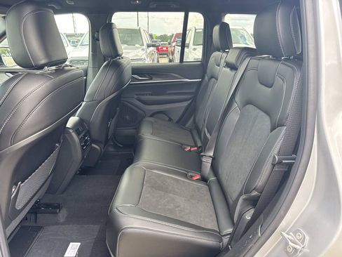 New 2026 Jeep Grand Cherokee Altitude RWD image 7