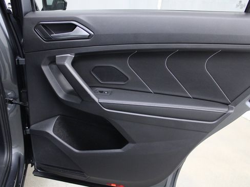 Used 2022 Volkswagen Tiguan SE image 27