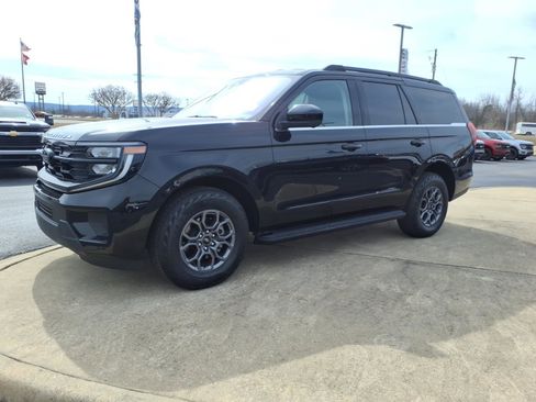 Used 2025 Ford Expedition Active image 3