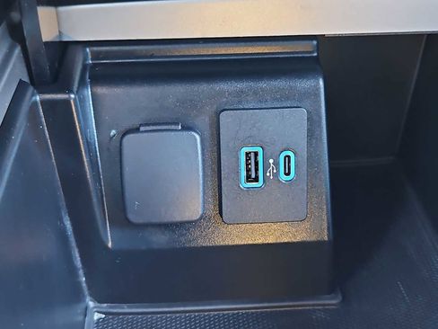 Used 2020 Ford Explorer XLT w/ Equipment Group 202A image 32