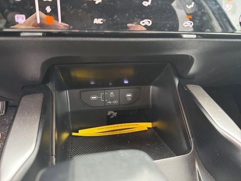 Used 2025 Kia Sorento LX image 21