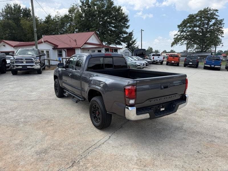 Used 2022 Toyota Tacoma SR5 RWD image 3
