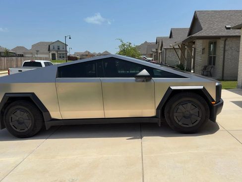 Used 2025 Tesla Cybertruck AWD Crew Cab image 3