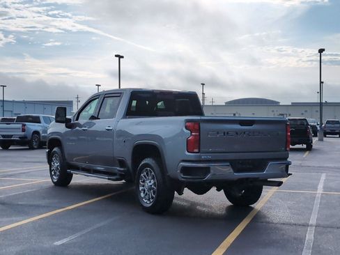 Used 2026 Chevrolet Silverado 2500 LTZ w/ LTZ Convenience Package AWD/4WD image 3