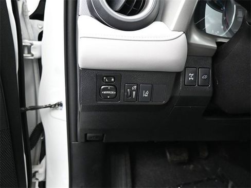 Used 2017 Toyota RAV4 Limited image 13