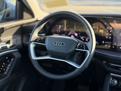 Used 2025 Audi Q5 Premium w/ Convenience Package AWD/4WD image 12