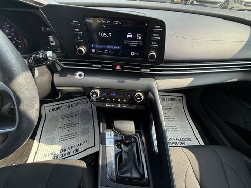 Used 2021 Hyundai Elantra SEL FWD image 25