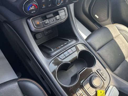 Used 2021 GMC Acadia AT4 w/ Technology Package AWD/4WD image 24