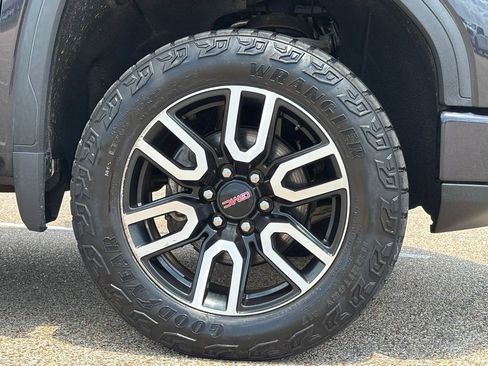Used 2022 GMC Sierra 1500 AT4 w/ AT4 Preferred Package AWD/4WD image 8