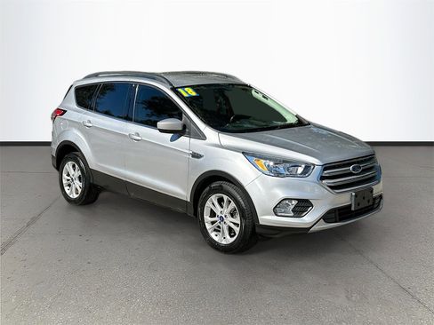 Used 2018 Ford Escape SE image 1