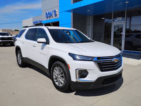 Used 2023 Chevrolet Traverse LT FWD image 3