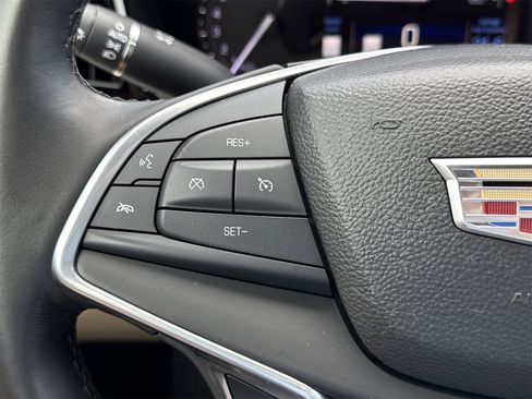 Used 2017 Cadillac XT5 Luxury w/ Driver Awareness Package image 15