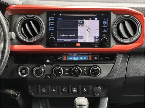 Used 2016 Toyota Tacoma TRD Off-Road AWD/4WD image 23