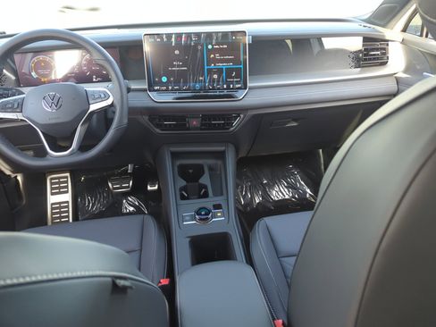 New 2026 Volkswagen Tiguan SE R-Line image 19