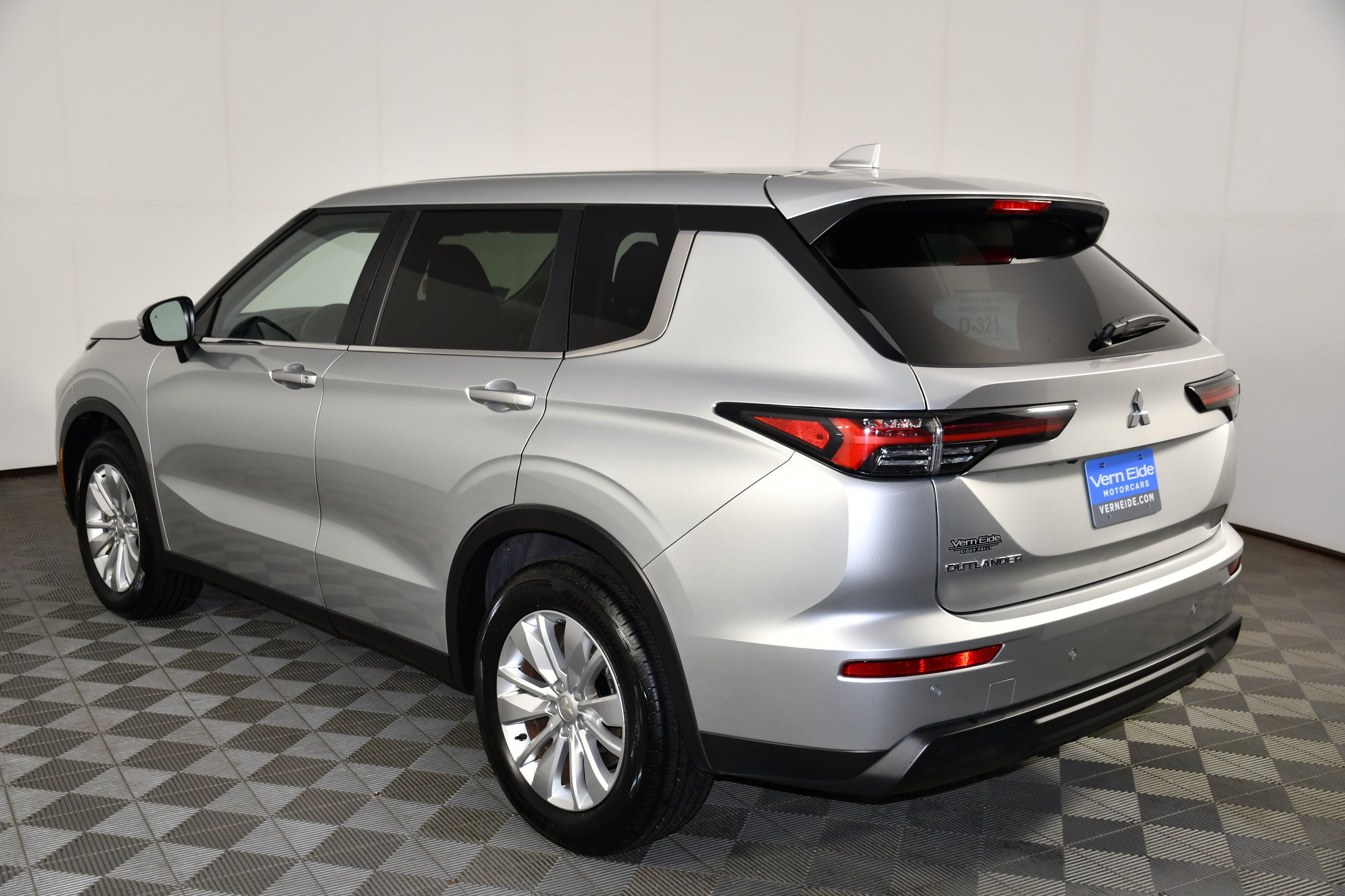 Used 2025 Mitsubishi Outlander ES FWD image 7