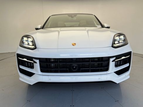 Used 2025 Porsche Cayenne Coupe image 25