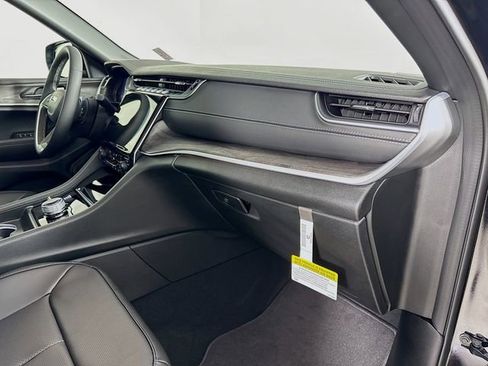 New 2025 Jeep Grand Cherokee L Limited w/ Luxury Tech Group II image 34