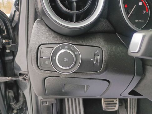 Used 2017 Alfa Romeo Giulia AWD image 30