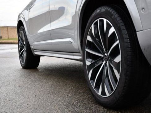 Used 2025 Volvo XC90 B6 Plus image 9