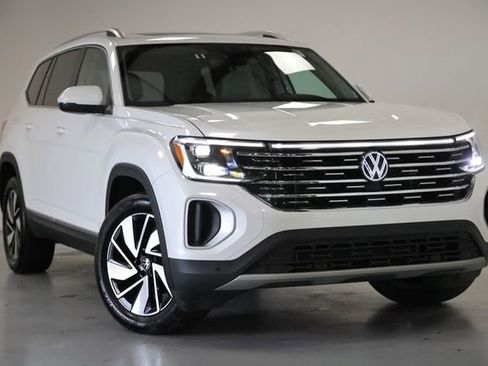 Used 2025 Volkswagen Atlas SEL image 1