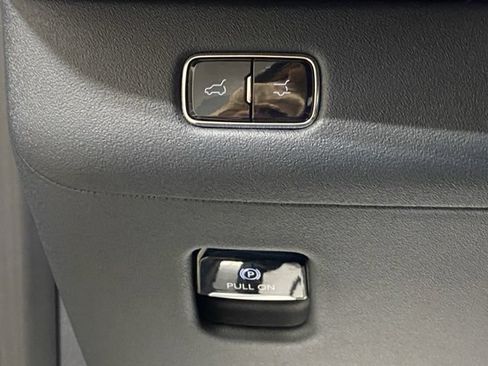 Certified 2025 Lincoln Navigator Reserve AWD/4WD image 35