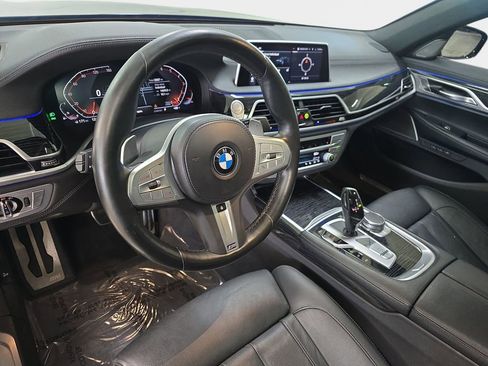 Used 2022 BMW 740i w/ M Sport Package image 19