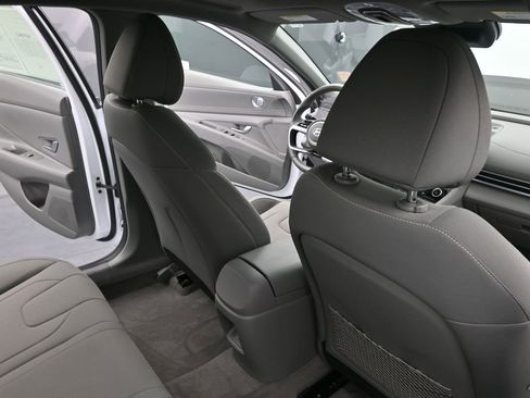 Certified 2024 Hyundai Elantra SEL w/ Convenience Package image 12