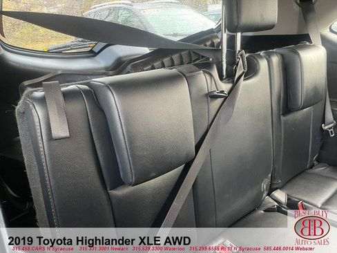 Used 2019 Toyota Highlander XLE image 11