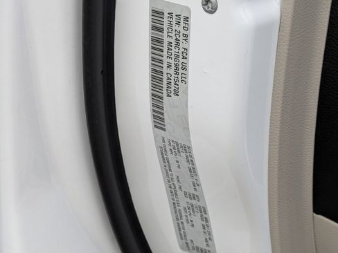 Used 2024 Chrysler Pacifica Touring-L image 42