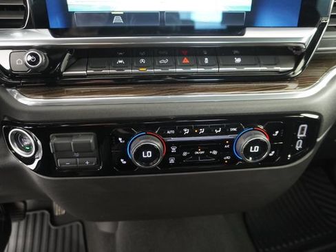 Used 2025 Chevrolet Silverado 1500 LT AWD/4WD image 29