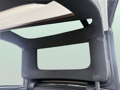 Used 2025 Tesla Model X Long Range image 31