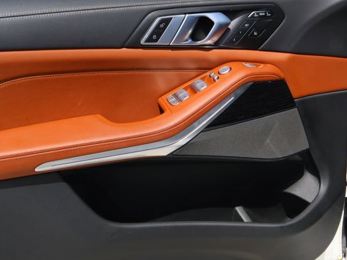 Used 2025 BMW X7 M60i image 18