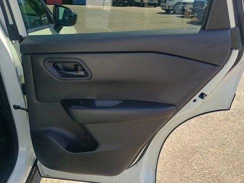 Used 2024 Nissan Rogue S AWD/4WD image 15
