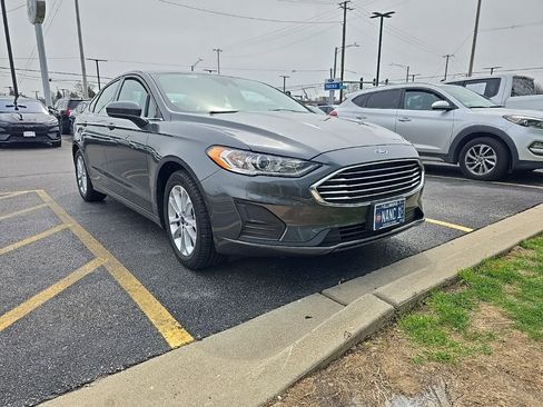 Used 2020 Ford Fusion SE image 2